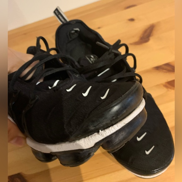 Vapormax black and white Size 10 - Picture 5 of 7